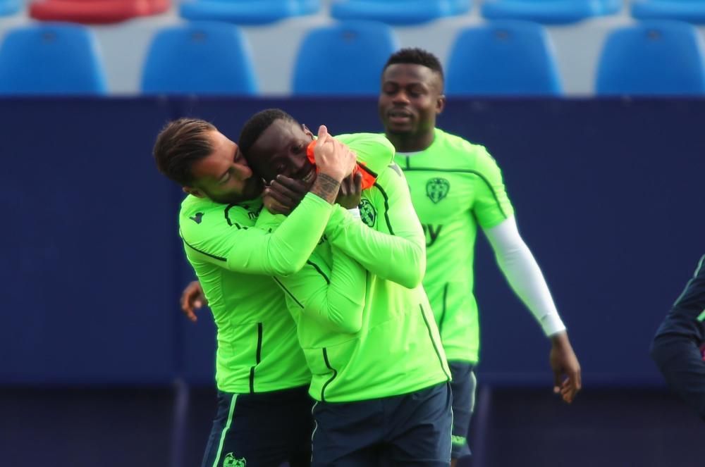 Gran ambiente en el entrenamiento del Levante UD