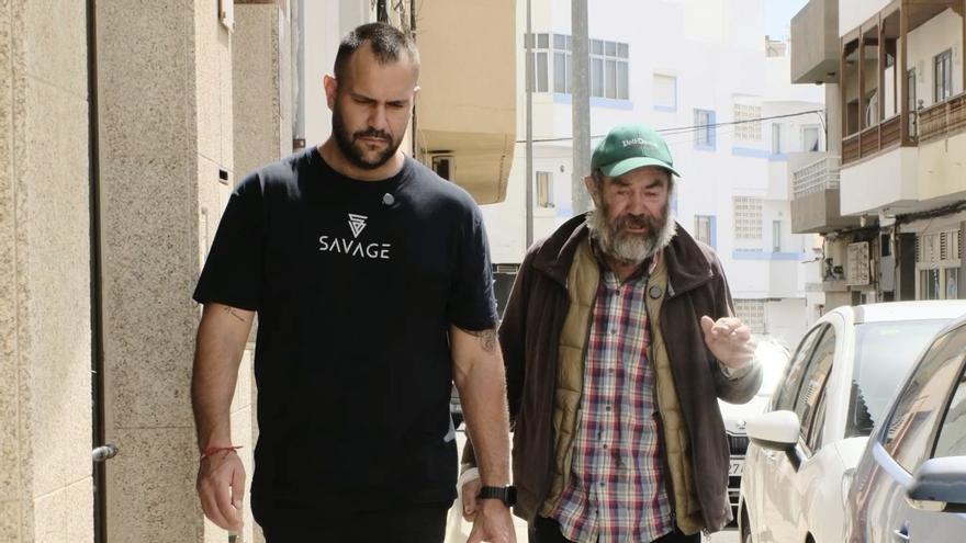 Felix Perdomo, el barbero de las personas sin techo en Fuerteventura