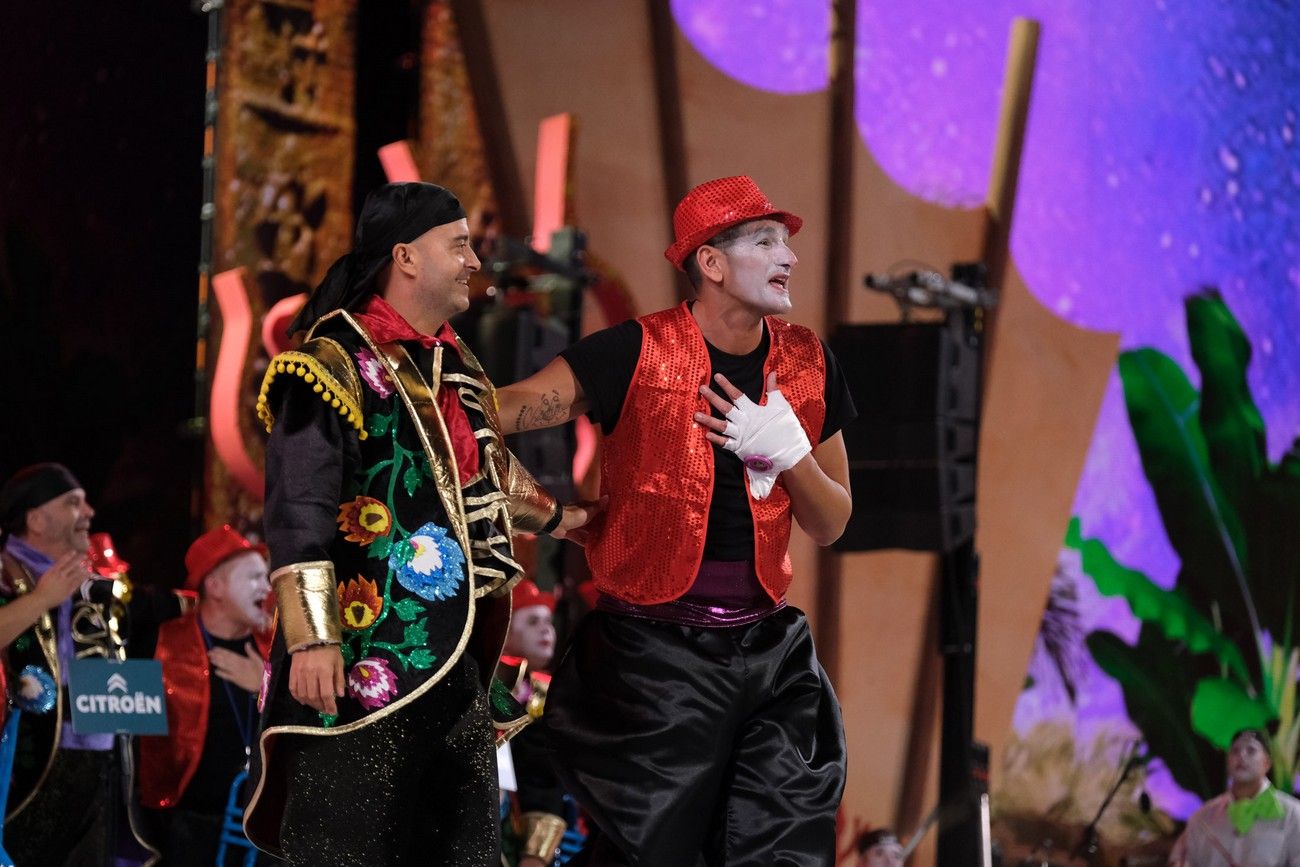 Los Chancletas actúa en la Final del Concurso de Murgas de Las Palmas de Gran Canaria.