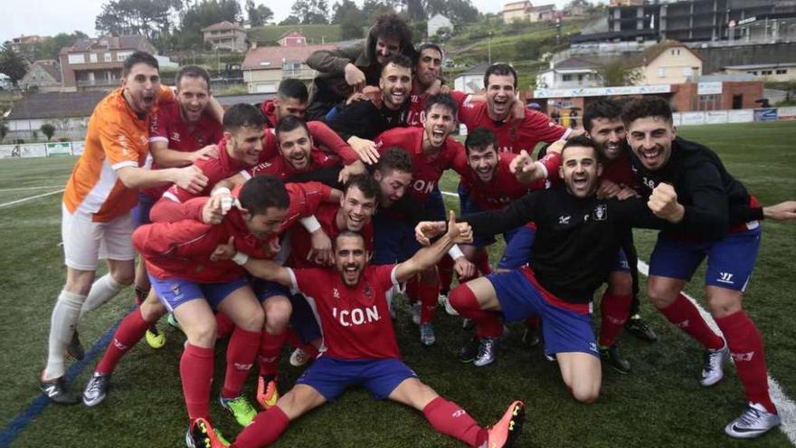 Los jugadores del Choco, el día que aseguraron su presencia en la fase de ascenso. // Adrián Irago