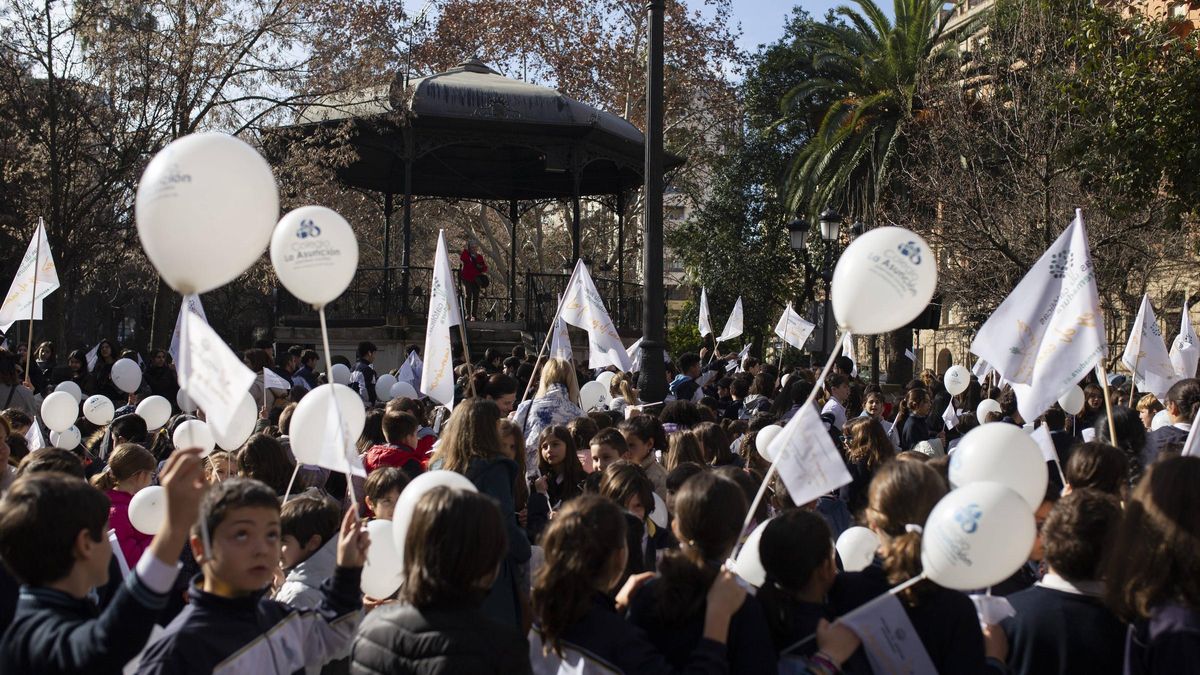 Galería | Más de 350 alumnos de los colegios católicos de Cáceres celebran el Día de la Paz