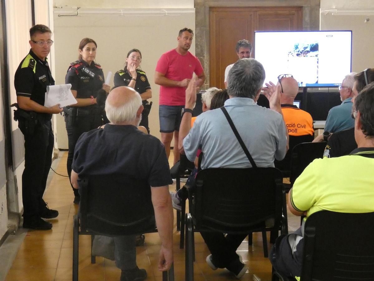 Reunió de les autoritats i els voluntaris dimecres passat a Ripoll