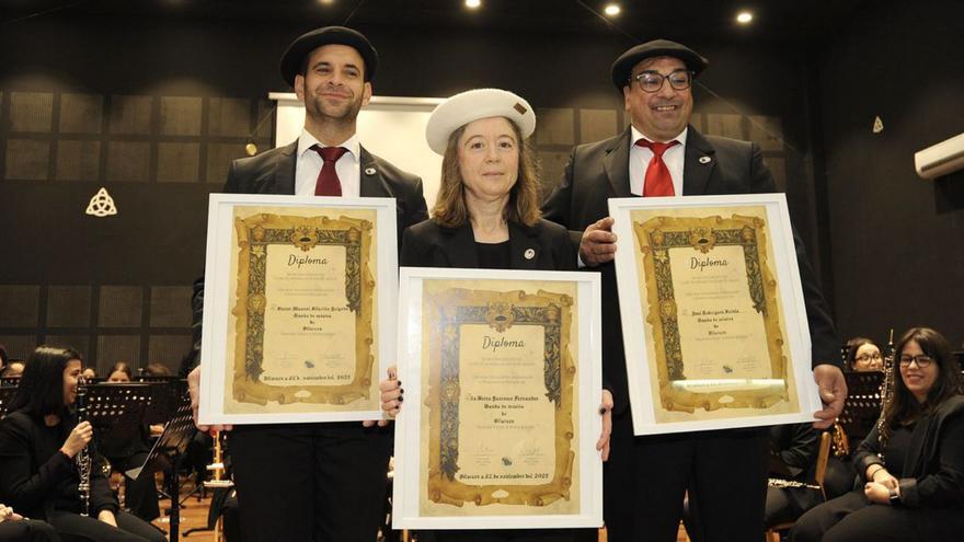 Amigos da Boina distingue a cuatro miembros de la Banda de Vilatuxe | BERNABÉ/JAVIER LALÍN/SEIXAS