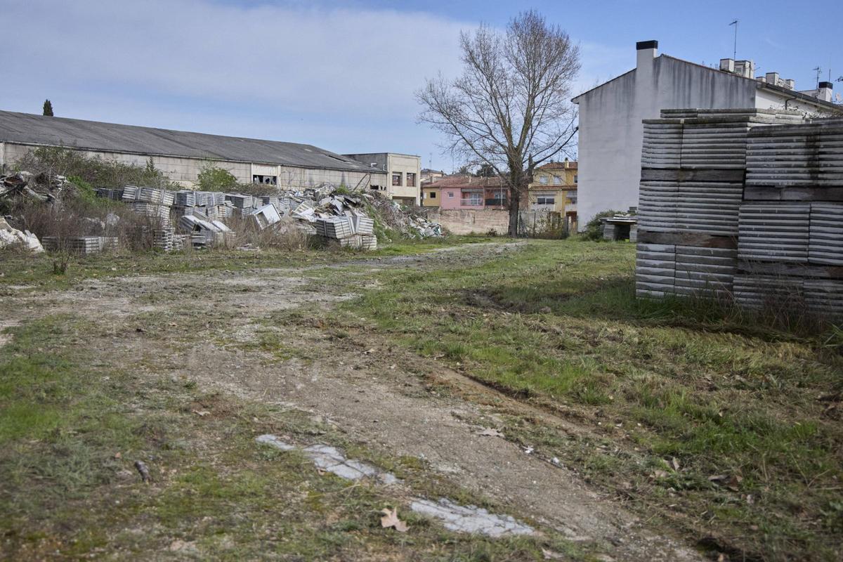 Les imatges del solar on s'aixecarà el nou jutjat de Santa Coloma de Farners