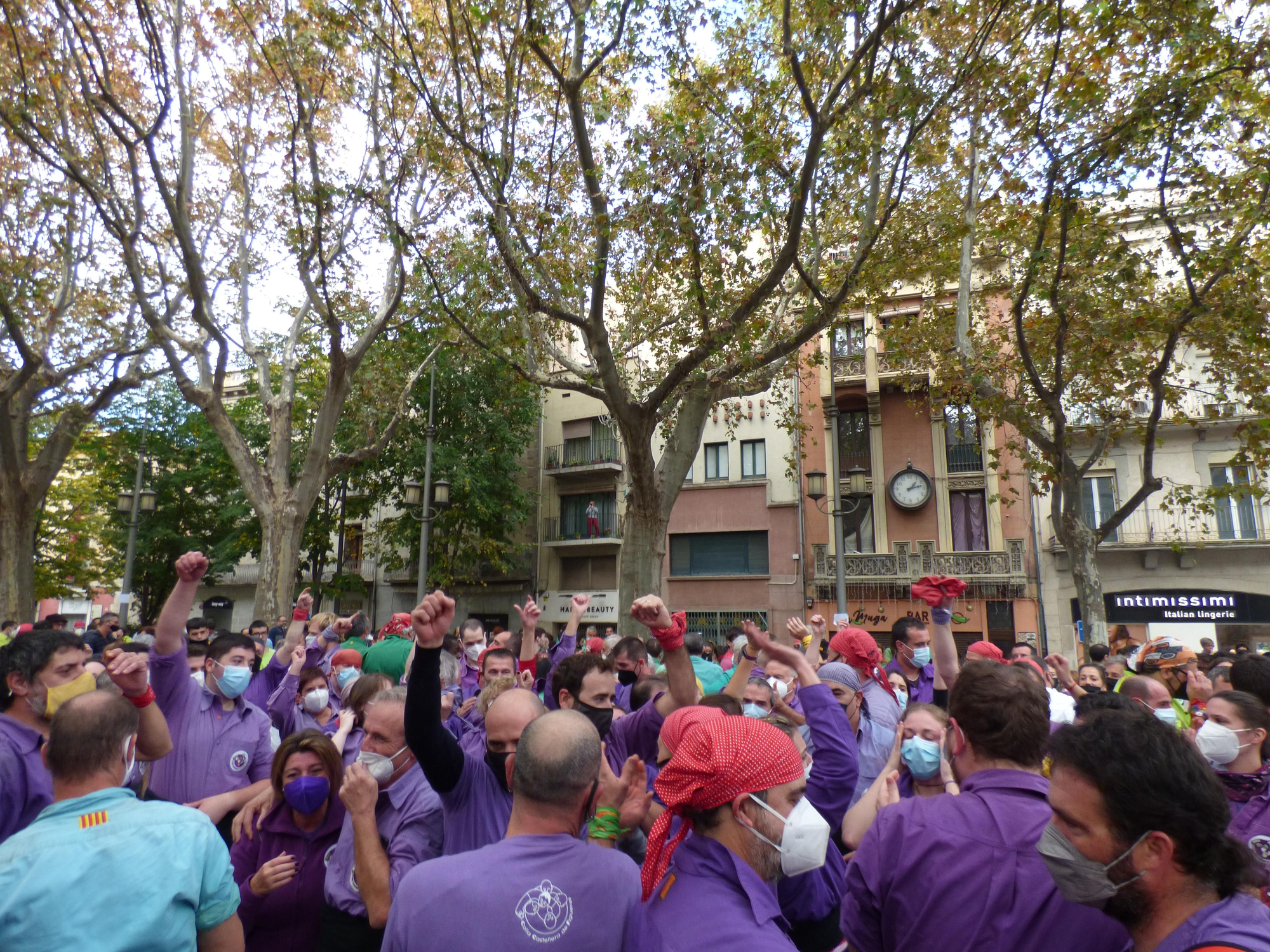 Onze colles castelleres es reuneixen a Figueres en la trobada de tardor de Colles del Nord