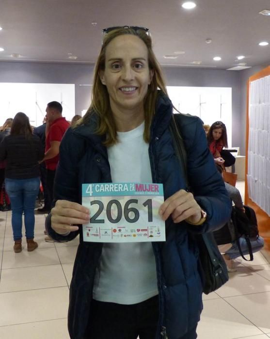 Recogida de dorsales en el Thader para la IV Carrera de la Mujer (Tarde)