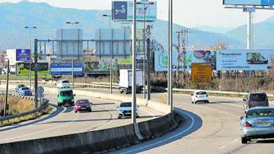 Vial d’accés a l’autopista des de Girona i Salt. | ANIOL RESCLOSA