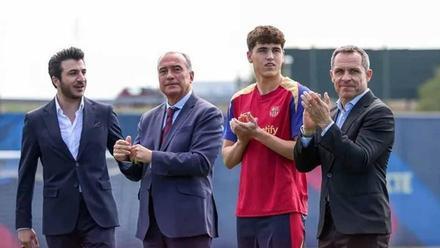 Pau Cubarsí, gran protagonista de la clausura de la Copa Mundial Barça Academy