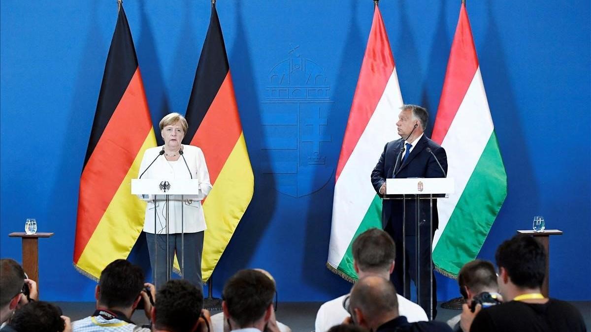 Merkel y Orbán, durante la rueda de prensa.