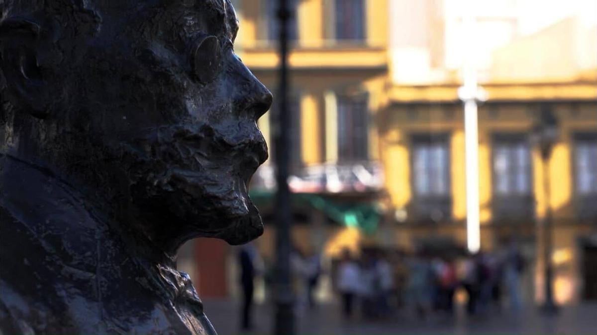 La escultura dedicada a Ángel Guimerá en un momento del documental 'Interludio Guimerá'.