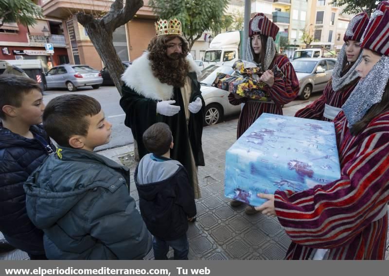 Los Reyes Magos reparten regalos en la provincia