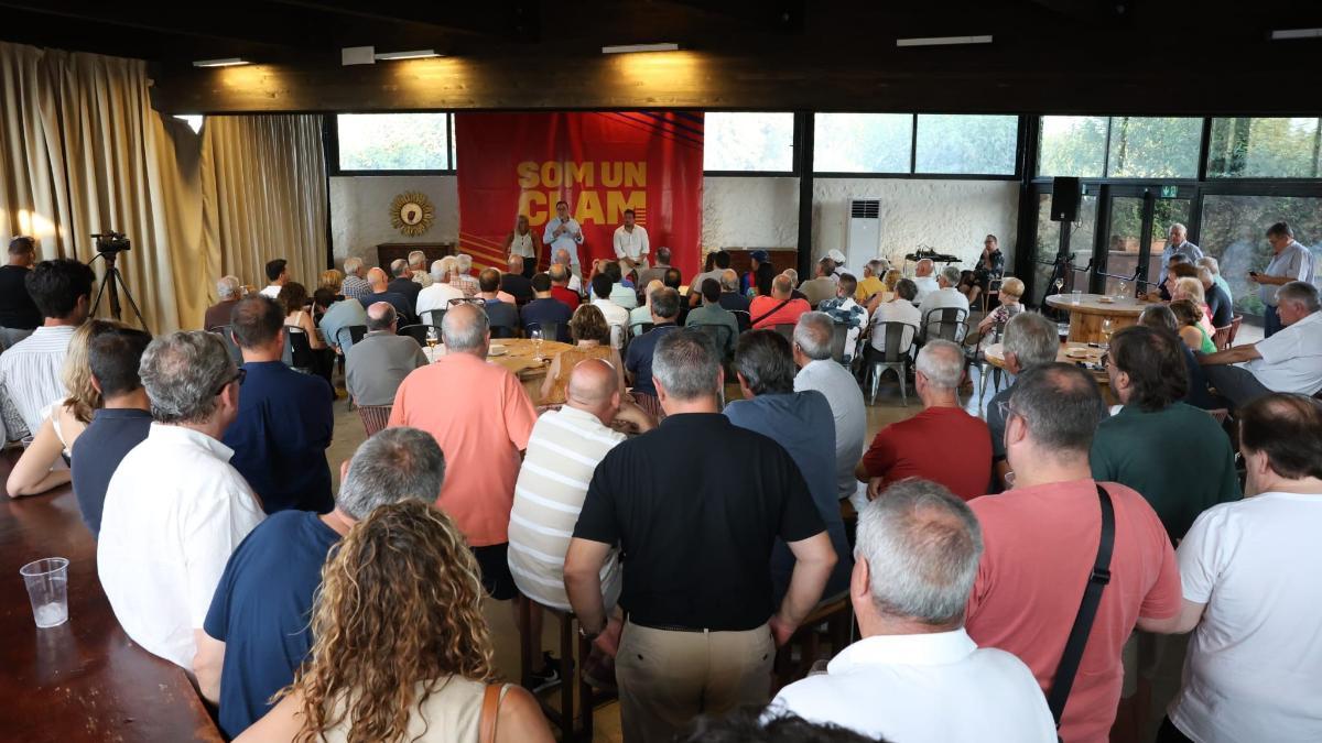 'Som un clam' organizó un acto con socios y penyistes de Girona en L'Escala