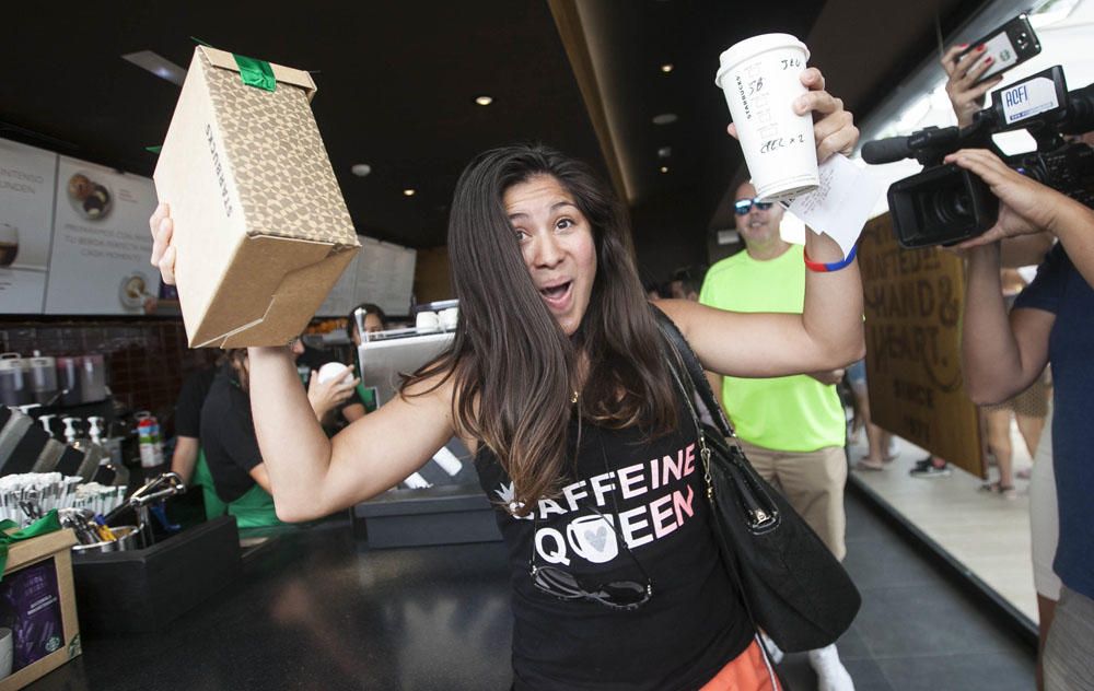 Starbucks inaugura su primera tienda en Tenerife, en el Siam Mall