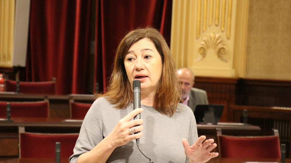 La presidenta del Govern, Francina Armengol, interviene en el Parlament balear