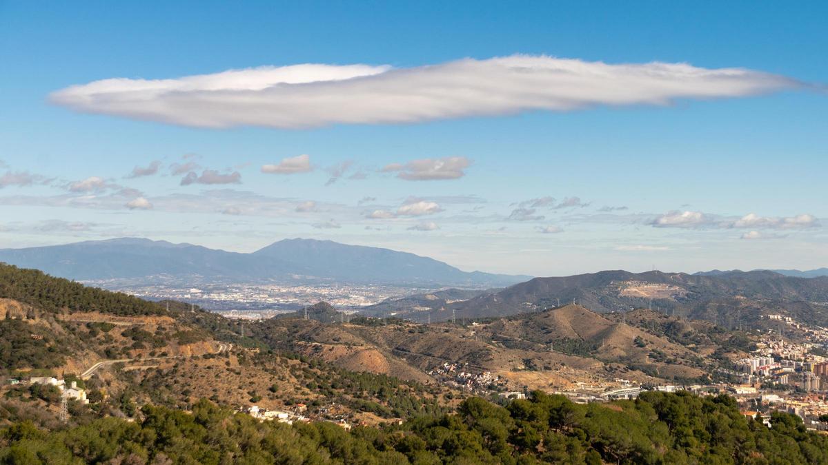 Nubes lenticulares vistos desde el Observatori Fabra, la mañana del 12 de febrero del 2024