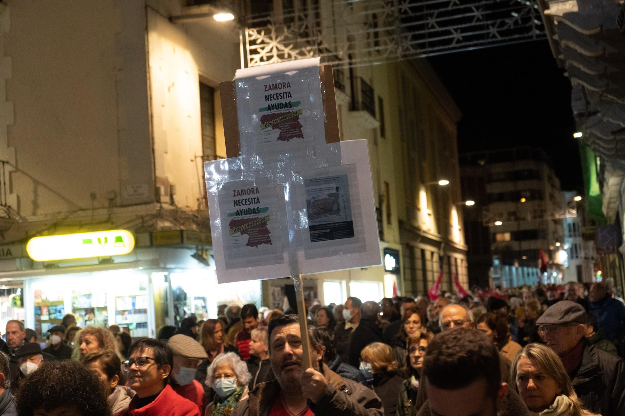 GALERÍA |  Zamora sale a la calle por una fiscalidad diferenciada