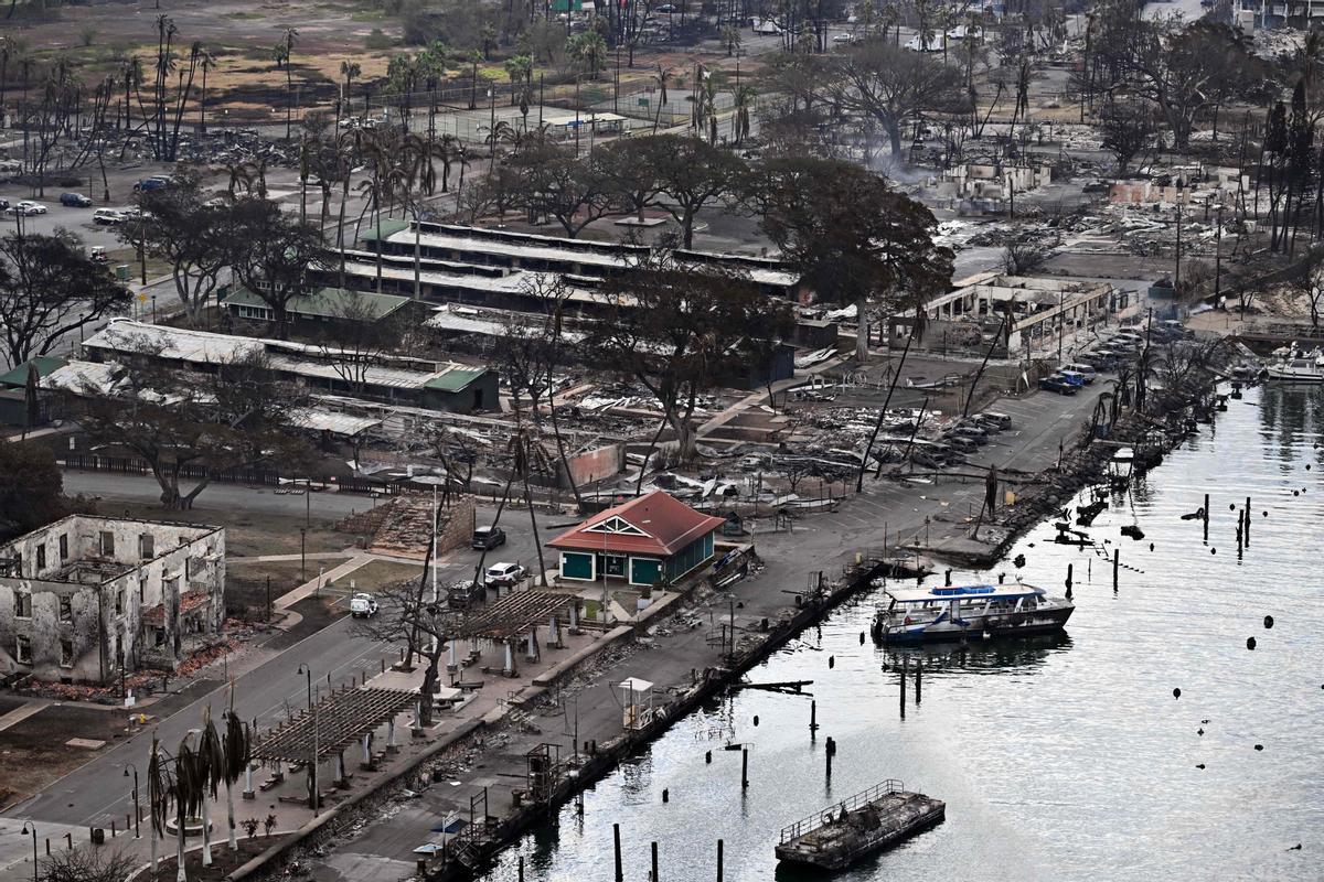 El fuego destruye la localidad de Lahaina, en Hawái