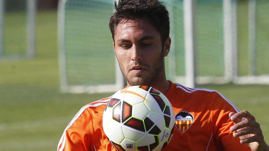 El Valencia hace oficial la cesión de Víctor Ruiz al Villarreal CF