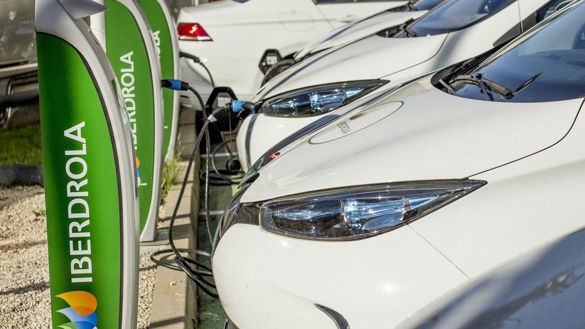 Alianza entre Iberdrola y Porsche para construir 35 estaciones de recarga ultrarápida para el vehículo eléctrico