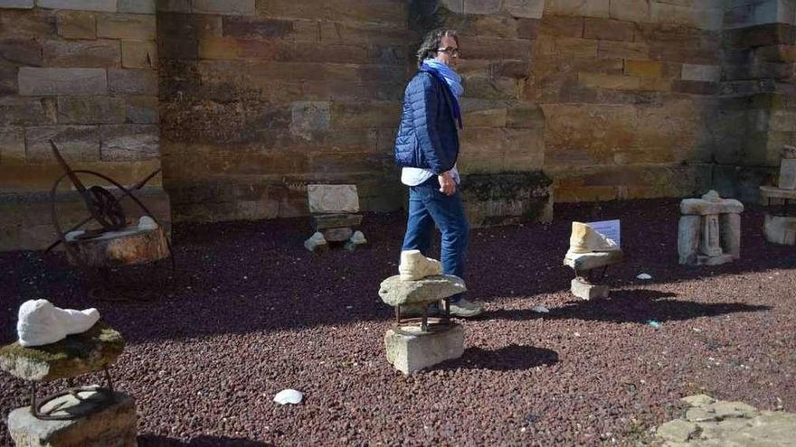 La zona del Camino de Santiago, representado por varias piezas de piedra tallada.