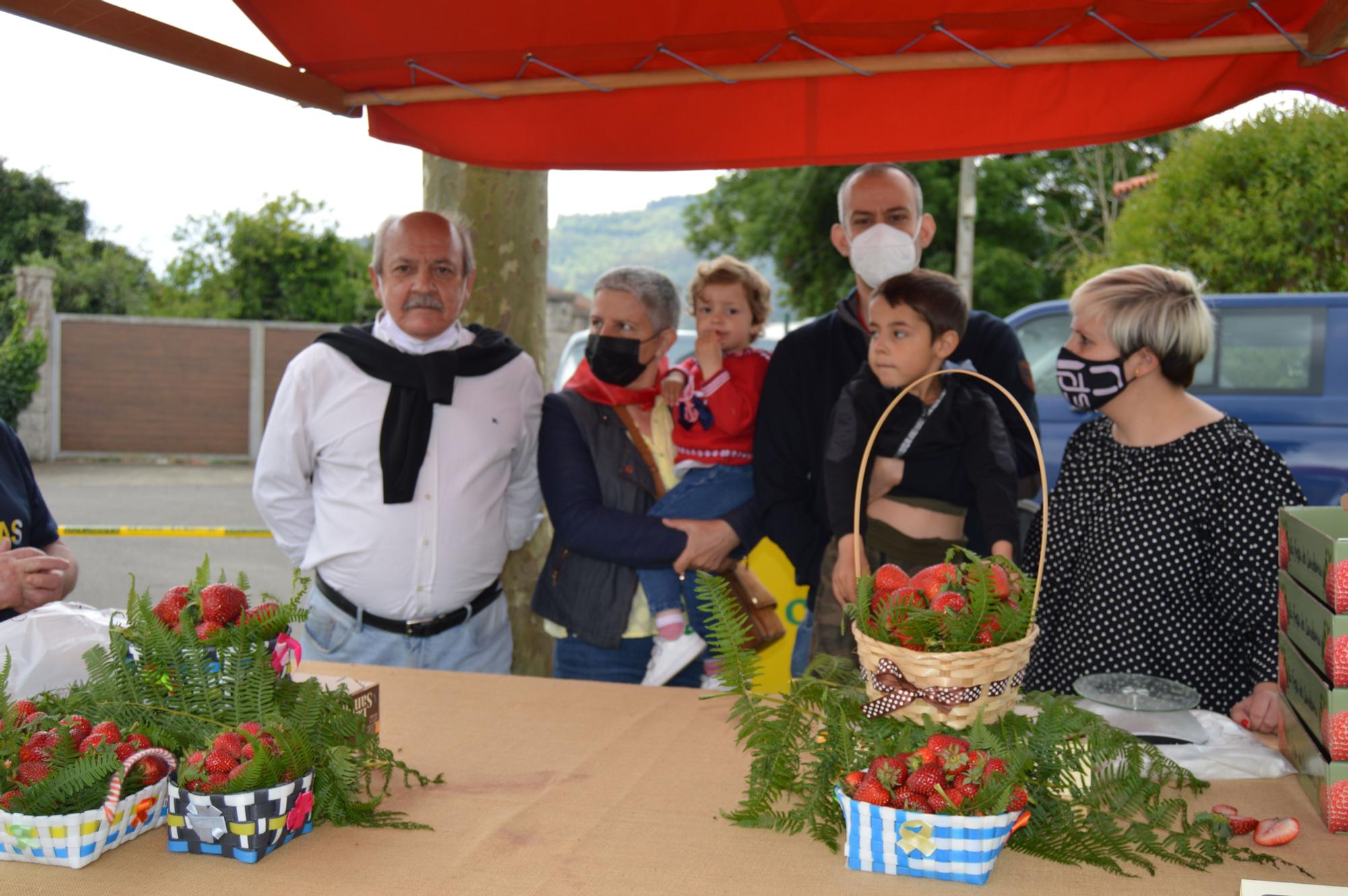 Jorge Sánchez, Orenvita Miranda y familia, en su stand