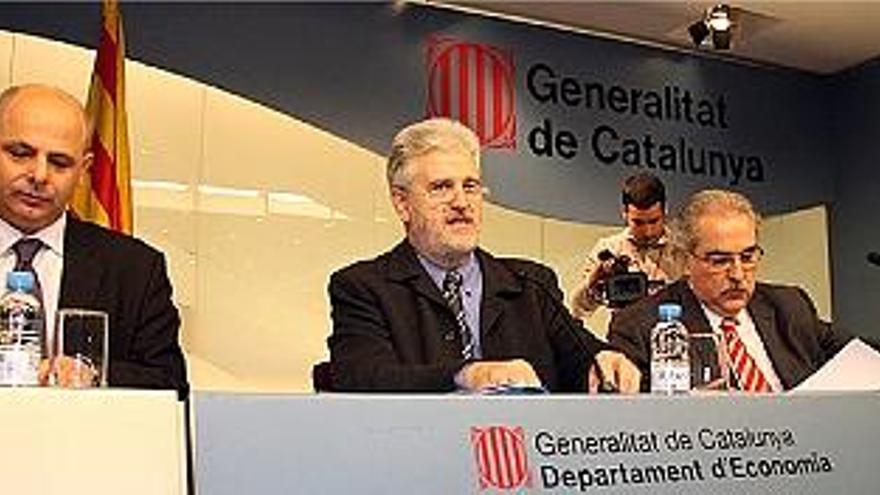 D&#039;esquerra a dreta, Joan Boada, Martí Carnicer i Antoni Soy, ahir a la seu del Departament d&#039;Economia.