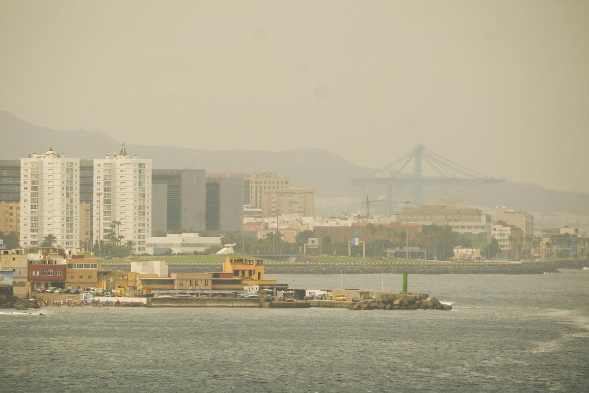 Ola de calor y calima en Las Palmas de Gran Canaria (1/8/2026)