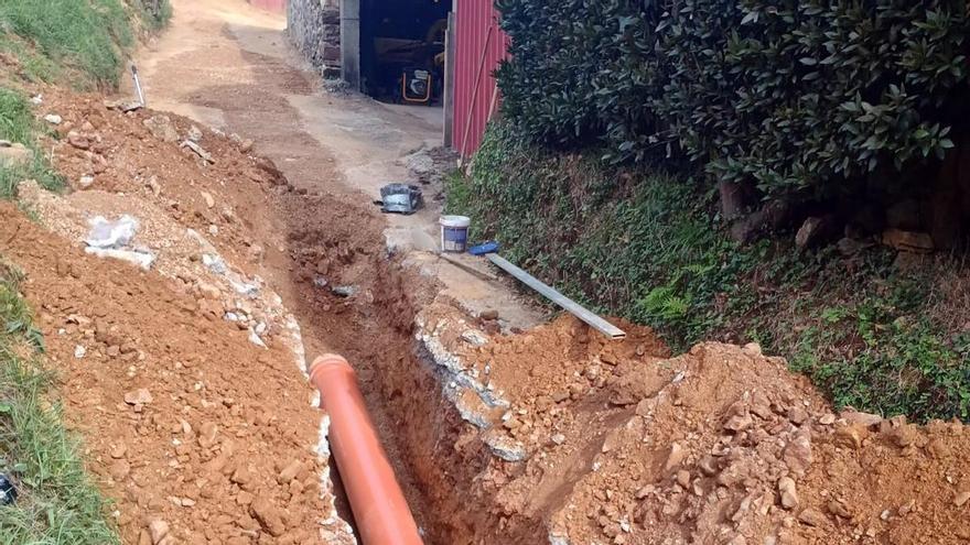 Avanzan las obras del saneamiento de San Martín de Luiña, en Cudillero, con una inversión de 2,5 millones de euros