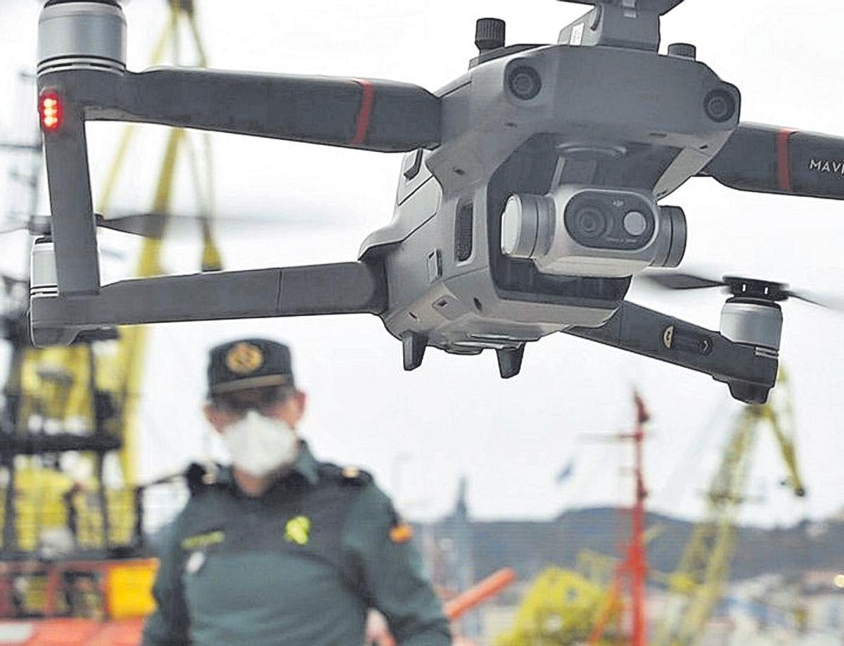 Uno de los drones que emplea la Guardia Civil en sus intervenciones, en una imagen de archivo.
