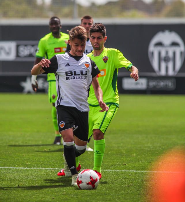 El Elche suma un punto en un partido de locos.