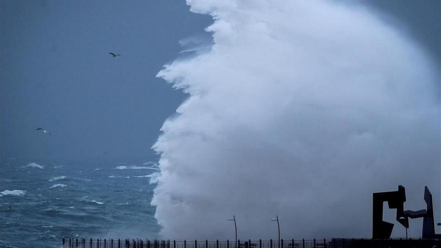 Olas de hasta 7 metros y temperaturas de hasta 25 grados