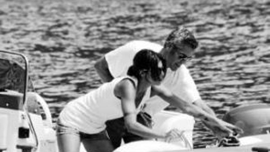 George Clooney: EL ACTOR ENSEÑA A SU NOVIA A NAVEGAR EN EL LAGO COMO