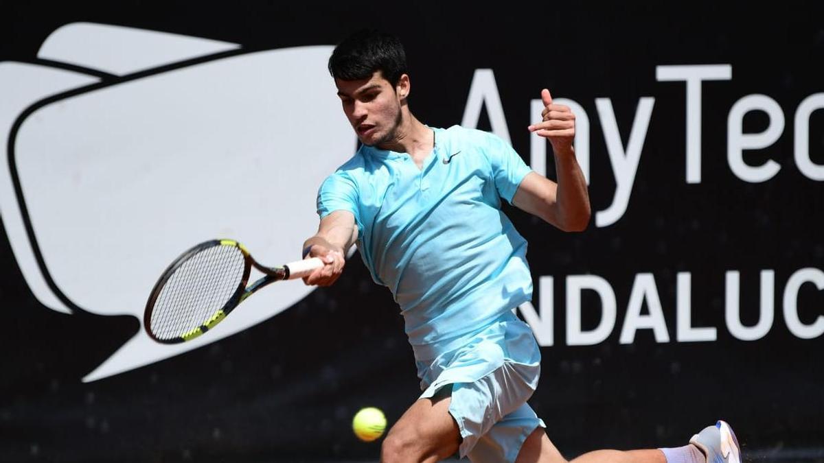 Carlos Alcaraz durante su duelo en el ATP de Andalucía.