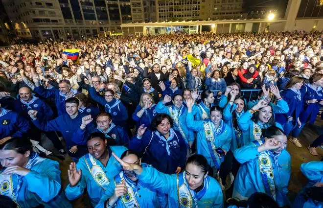 Fiestas de Benidorm: todas las imágenes del lunes, desde Carlos Baute al Correfoc