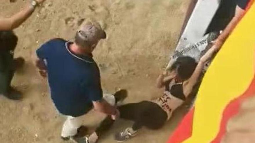 Vídeo | Dos activistes antitaurins, agredits en una plaça de toros de Madrid durant una protesta