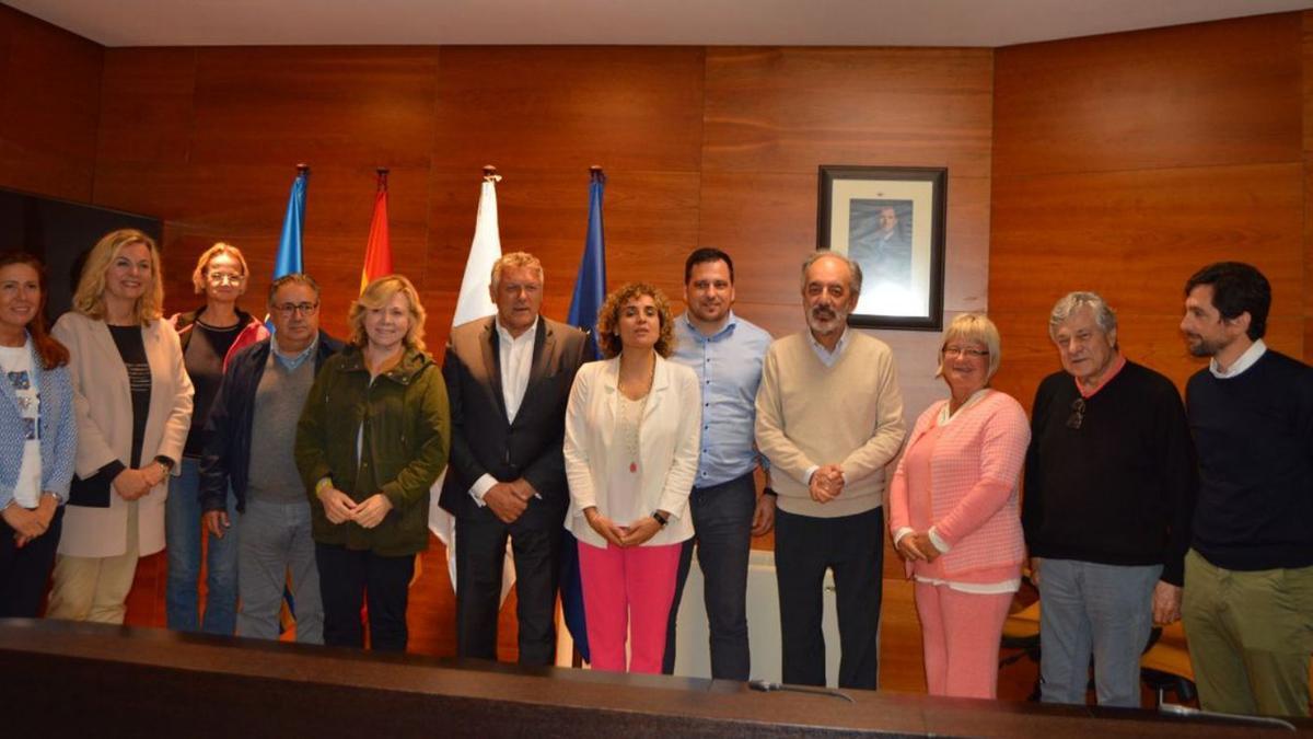 El alcalde recibió a los europarlamentarios en el salón de plenos.   | // FDV