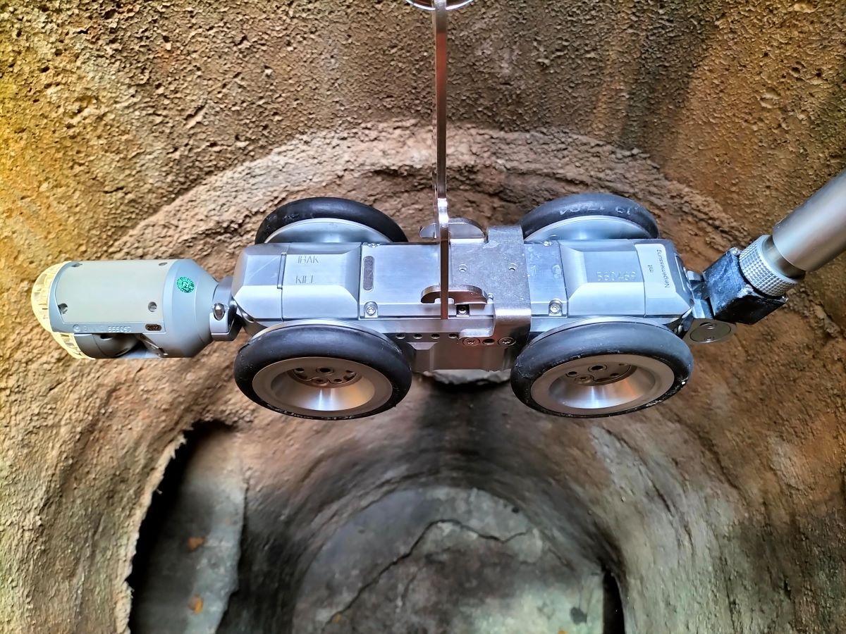 Equip robotitzat amb càmera de circuit tancat de televisió (CCTV).