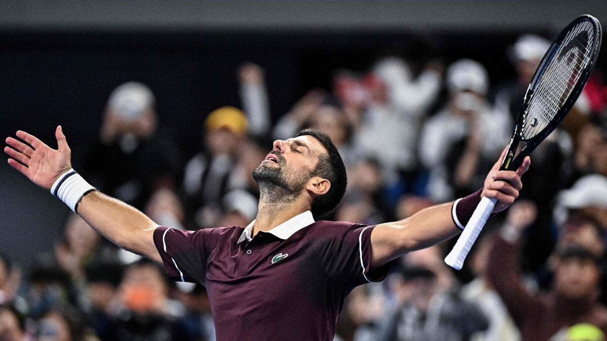 Djokovic gana a Zverev y supera el récord de Nadal con su victoria número 32 sin derrotas en Pekín