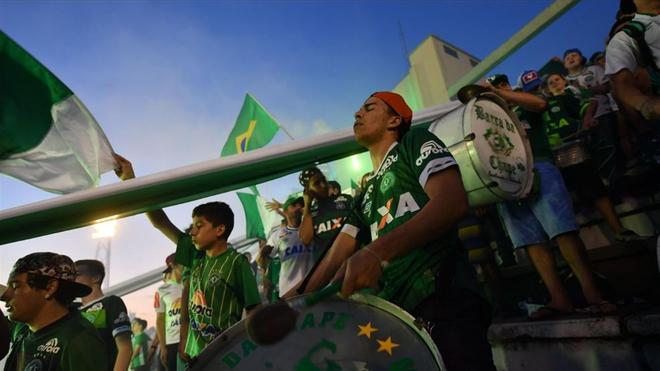 Chapecó homenajeó a los suyos con el corazón roto