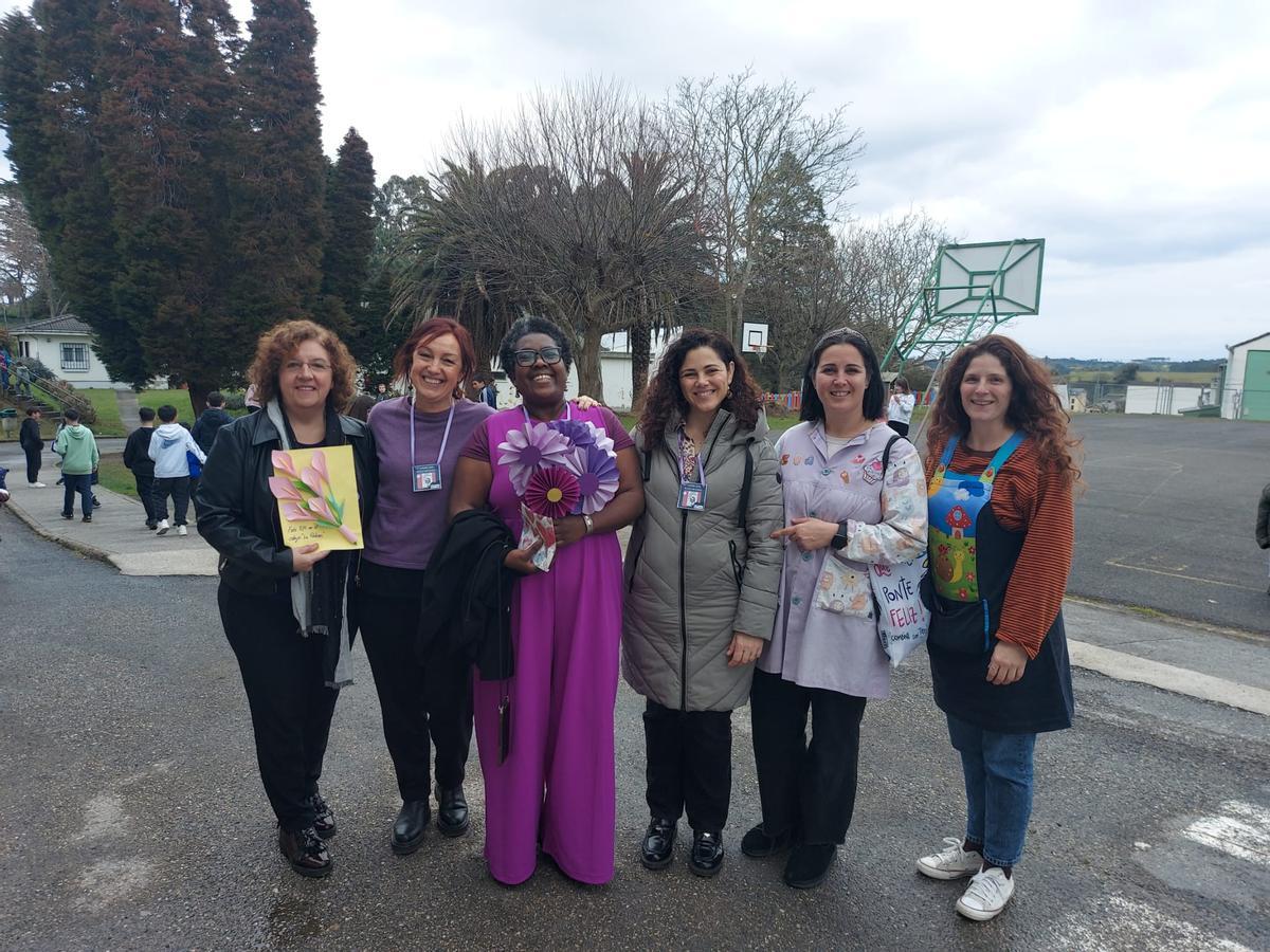 Paloma Fernández, Olga Pardo, Carmen Lopes y Rocío López junto a las docentes Eva López y Vito Feito.