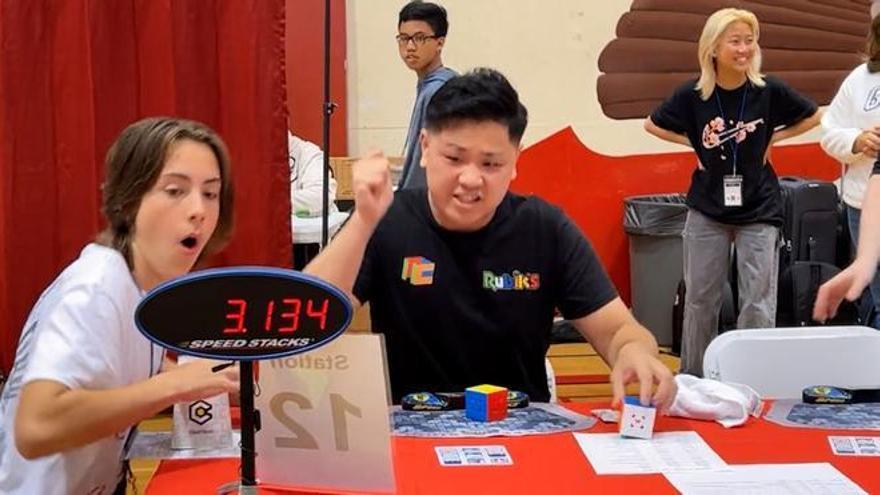 Un jove amb autisme bat el rècord Guinness en cub de Rubik