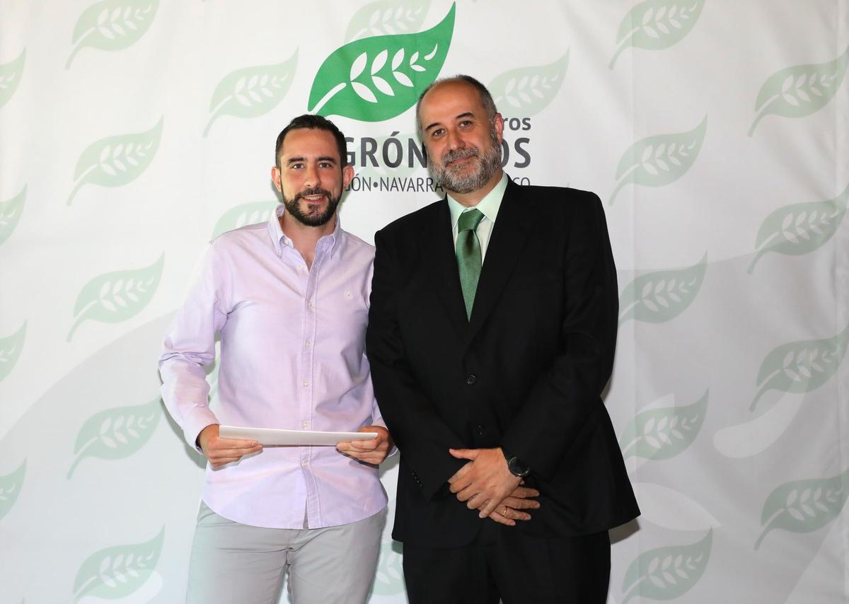 Álvaro Pueyo recogió el galardón Francisco de los Ríos al proyecto de ejecución.