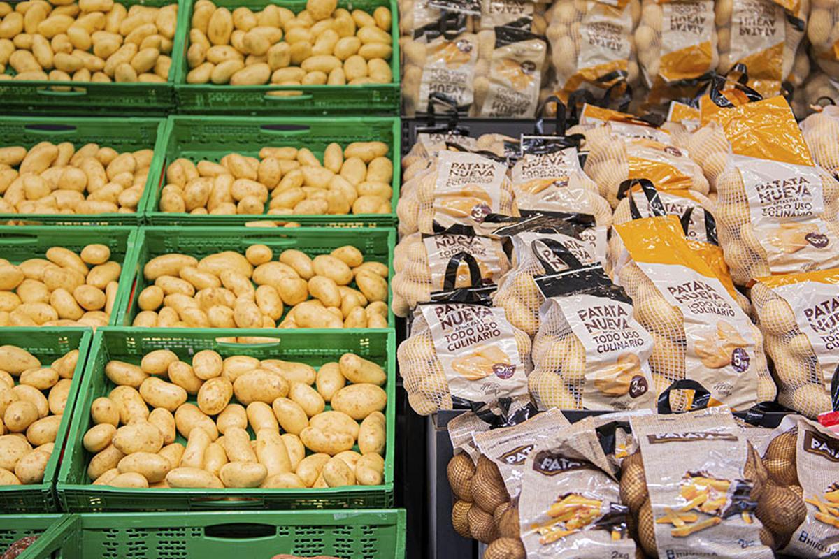 Patatas en la sección de frutas y verduras de Mercadona.