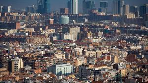 Archivo - Panorámica de viviendas en Barcelona