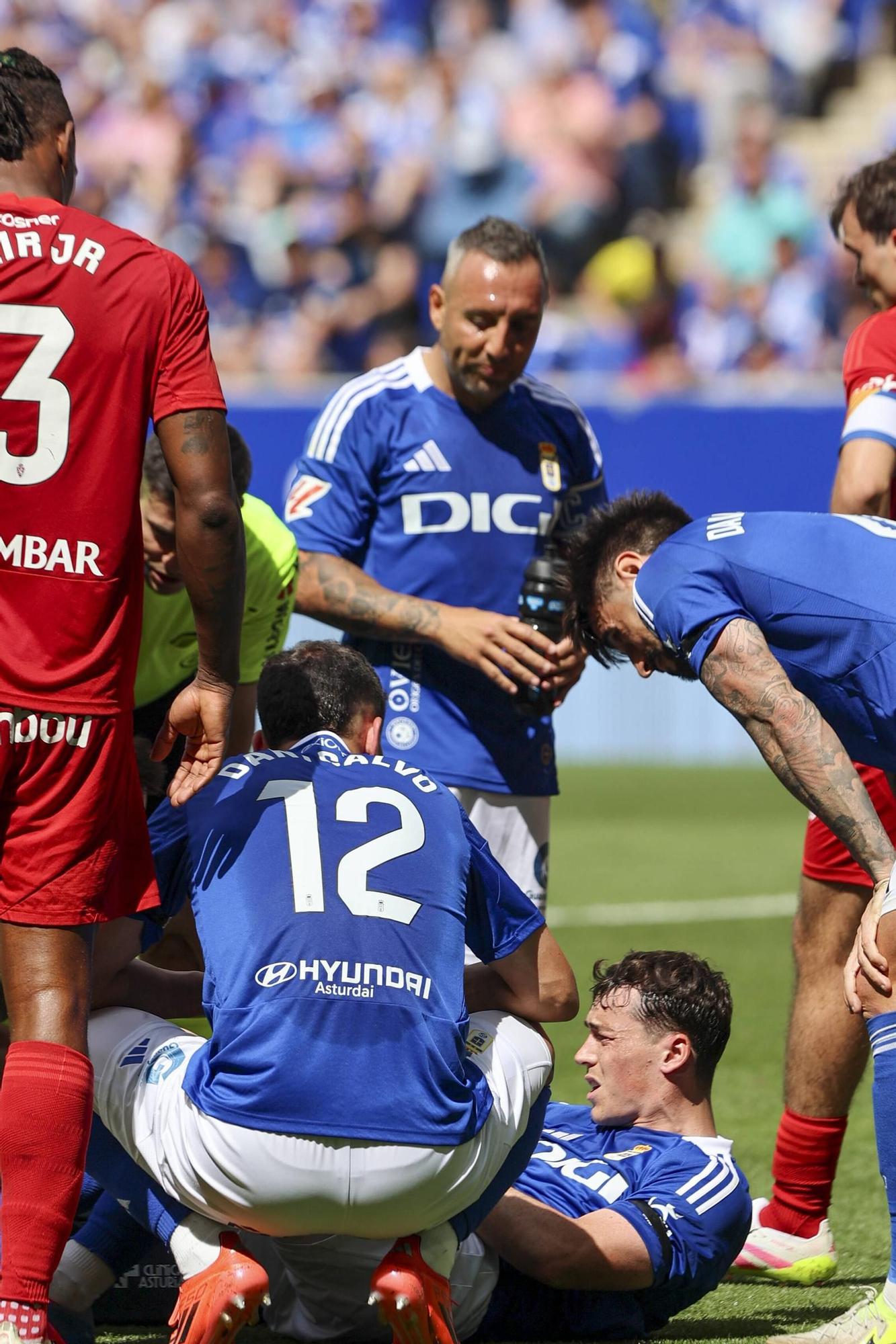 EN IMÁGENES: Ambientazo en la valiosa victoria del Oviedo contra el Zaragoza