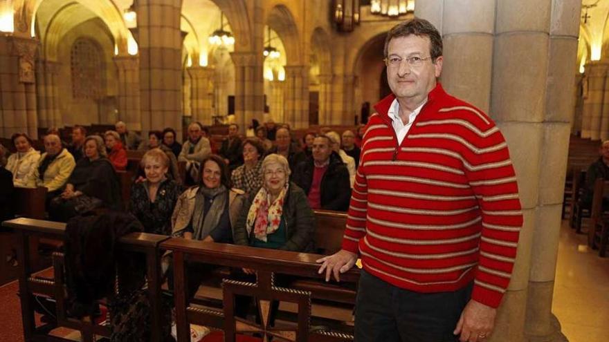 Luis Roda, ayer, en la iglesia de San Pedro, antes de la lectura de su pregón.