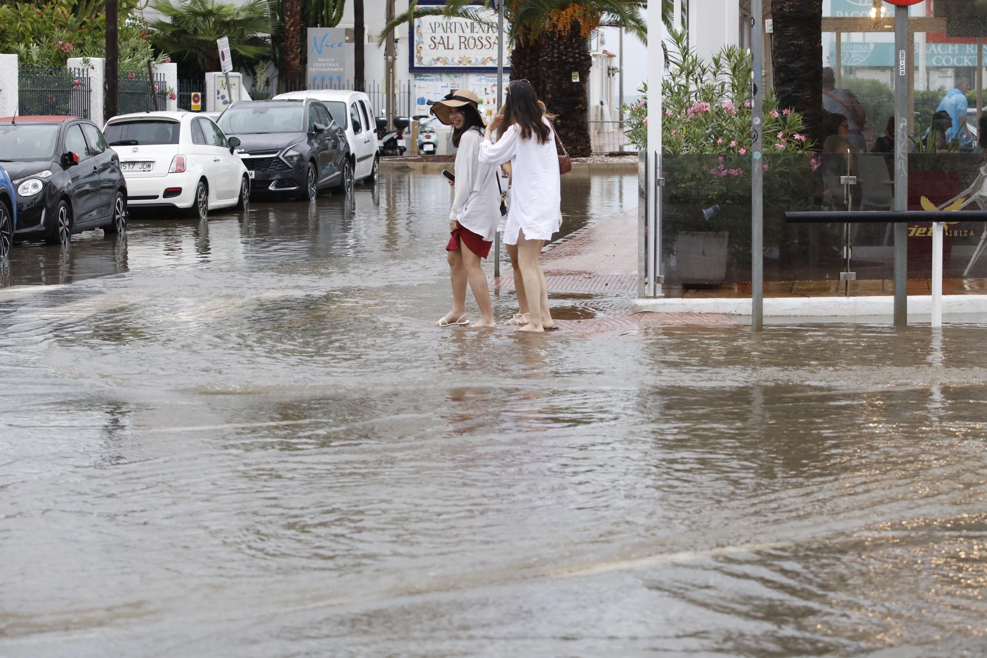 Mira aquí todas las fotos del paso de la borrasca por las calles de Ibiza