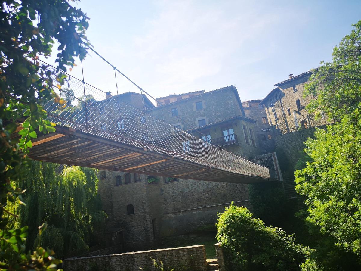 El pont de Rupit es converteix en un pastís de formatge de 25 metres