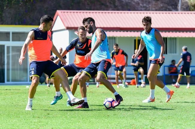 Entrenamiento UD Las Palmas en Barranco Seco ...