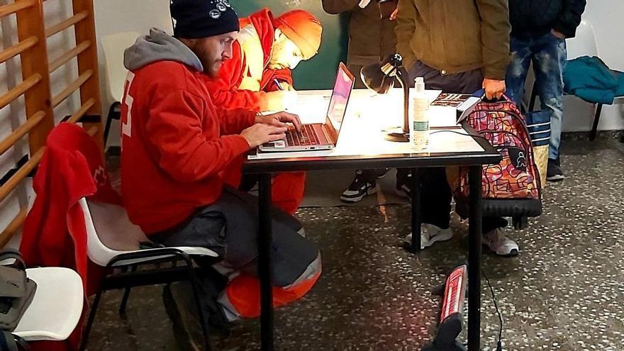 El refugio de emergencia para las personas sin techo en Alicante se mantiene ante la persistencia del frío